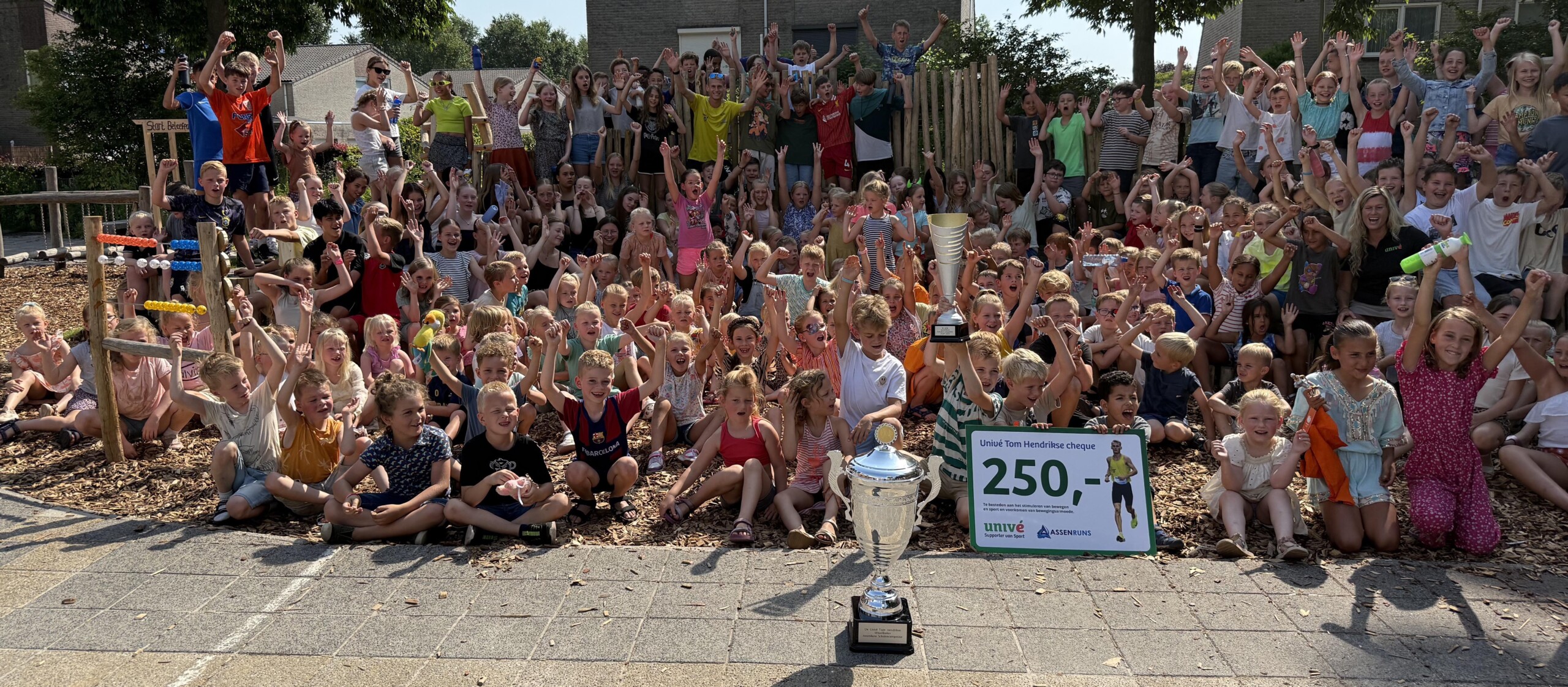 Unive Tom Hendrikse Wisselbokaal voor KC De Heksenketel KC De Heksenketel 1e winnaar van de Univé Tom Hendrikse Wisselbokaal